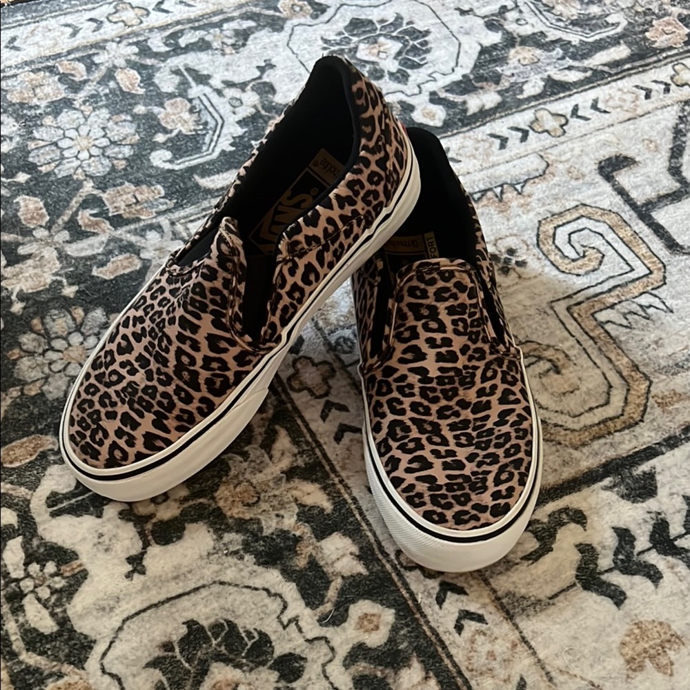 Vans deluxe, comfort, Leopard Print NWOT